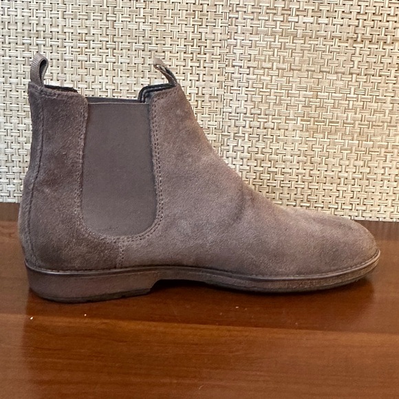 🌟HP🌟Clarks Taupe Suede Chelsea Boots Rubber Sole 10.5 - Picture 8 of 13